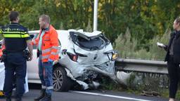 Lange file voor de Efteling nadat busje op auto met pech botst