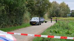 In een auto aan de Loerangelsestraat in Boxmeer is maandagavond een overleden man gevonden.