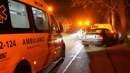 Een auto is zondagavond op de Leemskuilenweg in De Mortel achter op een bestelbus gereden.