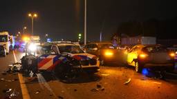 Aanrijding op de A2 waarbij meerdere agenten gewond raakten