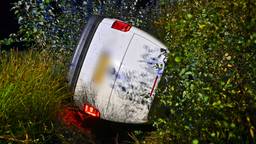 Opnieuw crash op de N69: auto eindigt in droge sloot