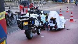 Fietser raakt gewond bij werkzaamheden aan stoep