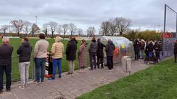 Toeschouwers langs de lijn bij een wedstrijd van TPO (foto: Eva de Schipper)