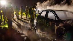 Beelden van de gezochte auto die uitbrand