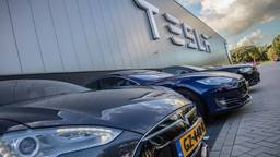 Tesla in Tilburg (foto: Rob Engelaar/Infocus).