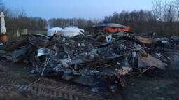 Dat wat er over is van de kantine na de brand bij zorgboerderij De Locatie in Vlijmen. (Foto: Erik Peeters)
