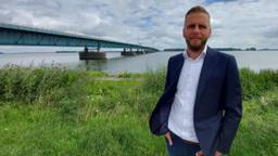 Maikel de Bekker hoopt dat het onderhoud van de Haringvlietbrug sneller kan dan de geplande zes jaar.