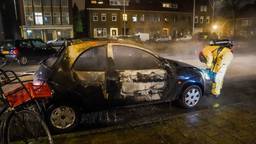 Auto in vlammen op aan de Boschdijk in Eindhoven