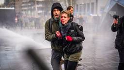 Tsjechische vrouw beschoten met waterkanon tijdens avondklokrellen in Eindhoven