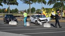 Gewonde bij botsing tussen twee auto's in Breda