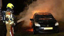 Auto brandt uit op kruispunt N65 bij Helvoirt