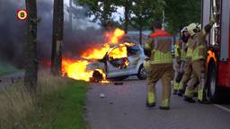 Een man is vrijdagavond gewond geraakt toen hij met de auto waarin hij zat tegen een boom reed in Oosterhout. De toedracht van het ongeluk, dat gebeurde op de Hoogstraat, wordt onderzocht. Na de botsing vloog de wagen in brand.