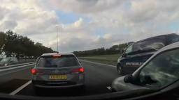 Dollemansrit over de A58 vastgelegd met dashcam: 'Gevaar op de weg!'