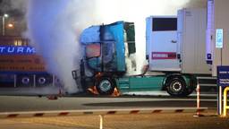 Vrachtwagen vat vlam op terrein transportbedrijf Kuehne+Nagel in Veghel 