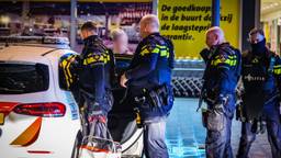Man schiet vanaf balkon op woning
