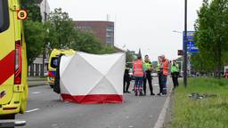 Jongen (17) verongelukt tijdens oversteken met e-bike