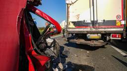 Ongeluk met twee vrachtwagens op A67