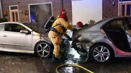 Brand verwoest auto's aan de Model van der Donckstraat  in Beek en Donk