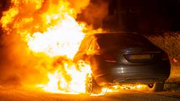 Auto brandt uit aan het Hunnenpad in Oss