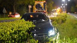 Auto crasht op N65 bij Vught na uitwijken voor overstekende kat