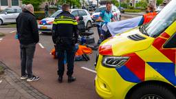 Man valt uit scootmobiel nadat hij schrikt van laat remmende automobilist in de Raadhuislaan in Oss