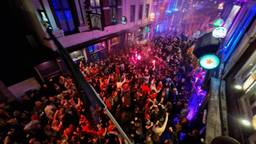 Kampioenschap PSV uitgesteld, maar fans vieren alvast feest
