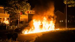 Aan de Bartokstraat, de Sibeliusstraat en de Mahlerstraat in Tilburg-Noord gingen zondagnacht zes auto's in vlammen op