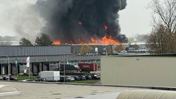 Zeer grote brand in loods