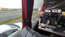 Zo ben je er gloeiend bij als bestuurder met een mobieltje in de hand