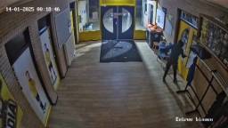 Dorstige inbreker steelt Flügel en laat spoor van vernieling achter
