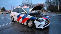 Politieauto botst in Tilburg