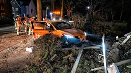 Automobilist veroorzaakt ravage in Udenhout