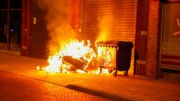 Vuilcontainers in brand gestoken