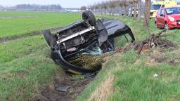 Auto in sloor, bestuurder zwaargewond