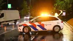 Drie auto's botsen in Tilburg