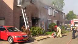 Bewoners gered uit brandend huis dankzij buurtbewoner met ladder