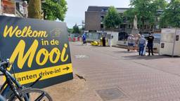 Geen hamburger, maar kranten in een speciale drive-in