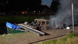 Dode bij brand op woonboot in het kanaal
