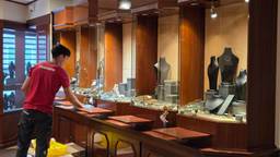 Dieven breken in bij juwelier en slaan vitrines kapot, zaak tijdelijk dicht
