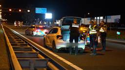 Politieachtervolging over A59 en A2, agenten lossen schoten