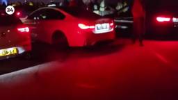 Politie bekogeld tijdens carmeeting, politieauto klemgereden en vernield