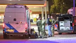 Mogelijk explosief in auto bij tankstation, EOD doet onderzoek
