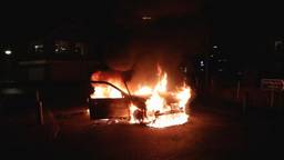 Opnieuw auto in brand in Veen
