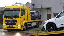 Bij een zoektocht naar een gestolen auto heeft de politie in Waalwijk deze en acht andere wagens in beslag genomen. Voor het afvoeren is een takelbedrijf in de arm genomen.