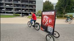 Dj Jordy Graat vertrekt voor de fietstocht.