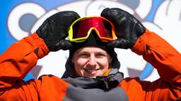 Snowboarder Niek van der Velden tijdens de vorige Olympische Winterspelen (foto: ANP / Vincent Jannink).