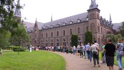 Ruim 4000 mensen komen kaas ophalen bij de abdij in Berkel-Enschot.