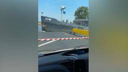 Aanvaring tussen pont en binnenvaartschip bij Megen