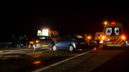Vanwege het ongeluk op de A58 bij Wouw werd de weg lange tijd afgesloten (foto: Christian Traets/SQ Vision).