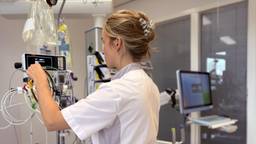 Kaylee van Elderen doet als verpleegkundige mee aan de pilot (Foto: Jeroen Bosch ziekenhuis).